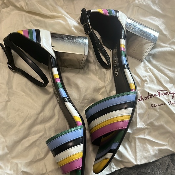 Salvatore Ferragamo Sandal in Great Condition - Picture 5 of 6